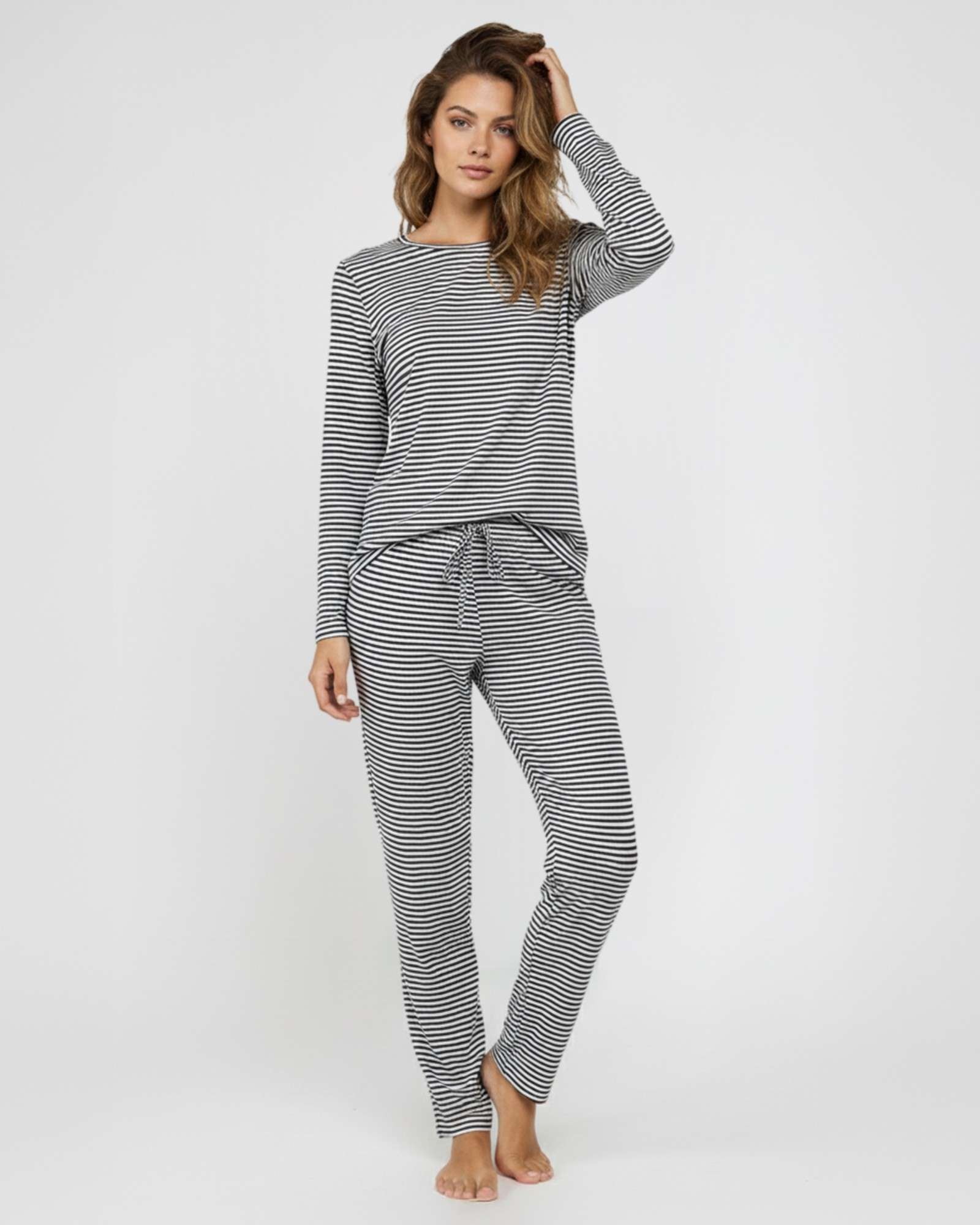 2 Pack: Women’s Pajama Set Super-Soft Long Sleeve Top With Pants
